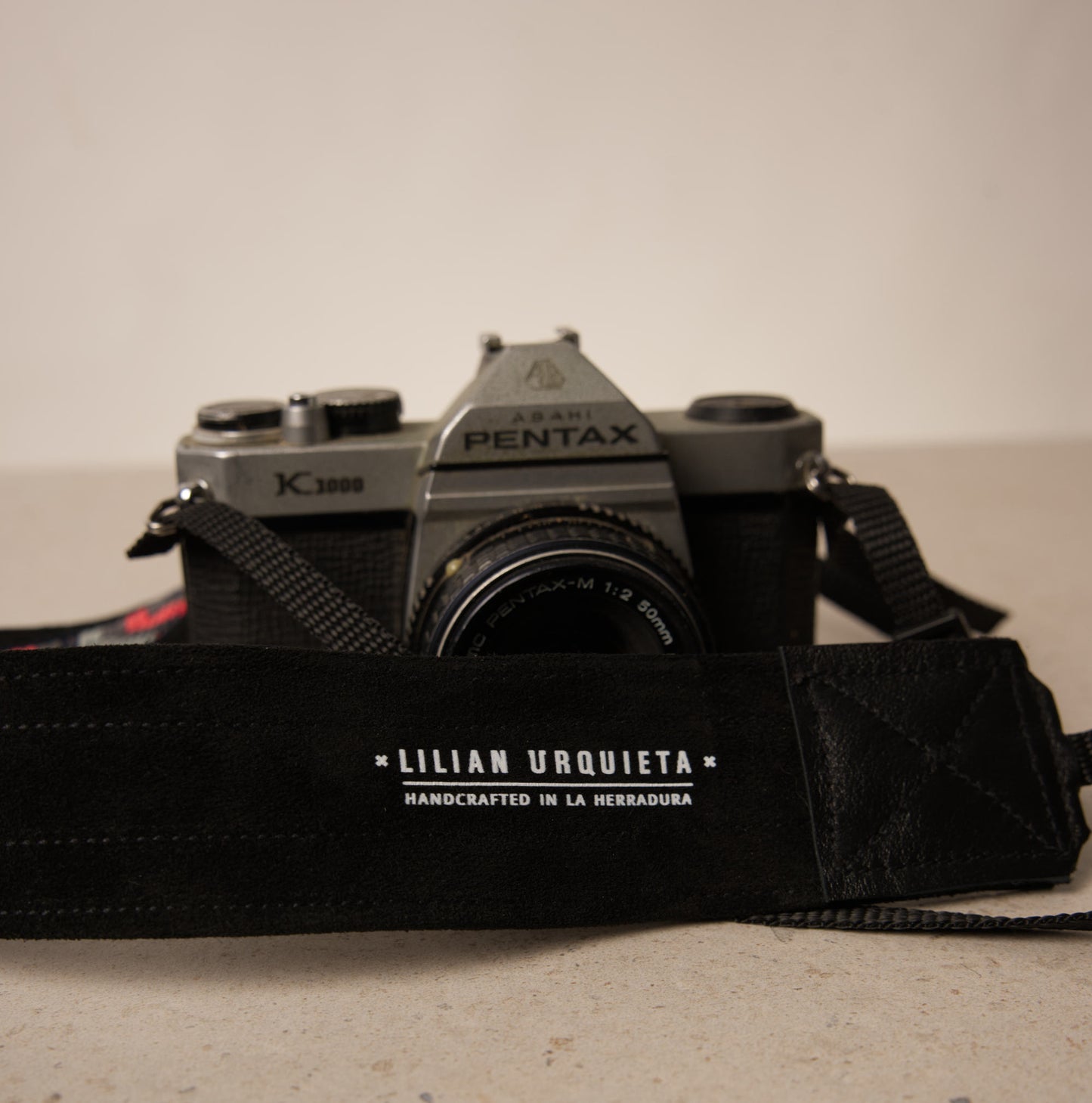 Correa de Cámara Negra y Estilo Etnico