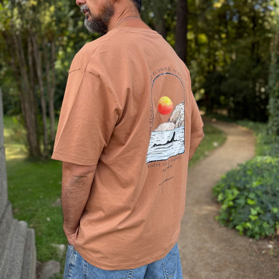 Camiseta Calaiza – Atardecer en La Herradura | Moda slow & arte del mar