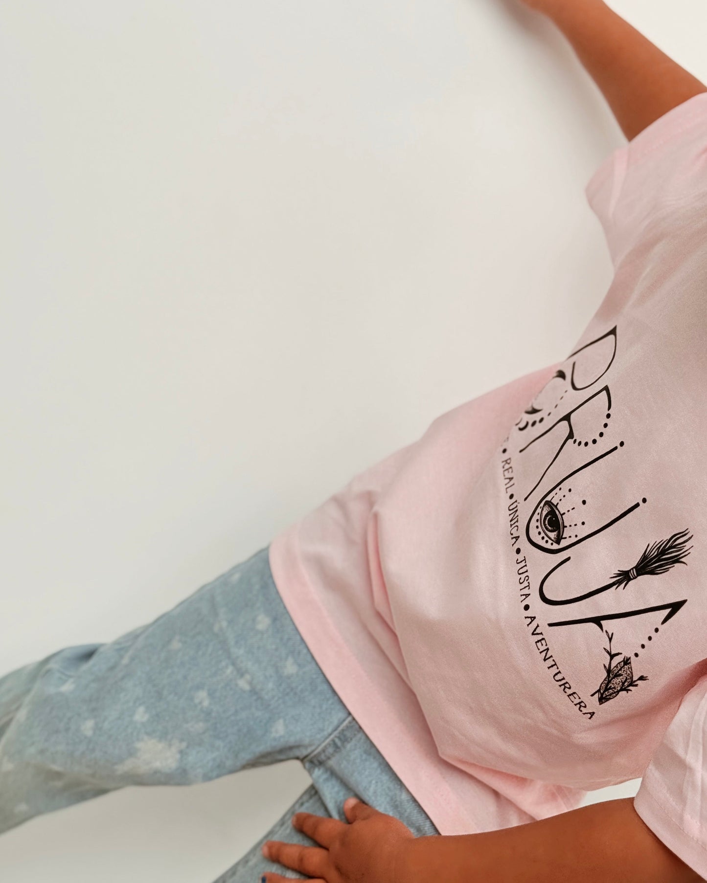 camiseta_bruja_mangas_cortas_ninos_rosa