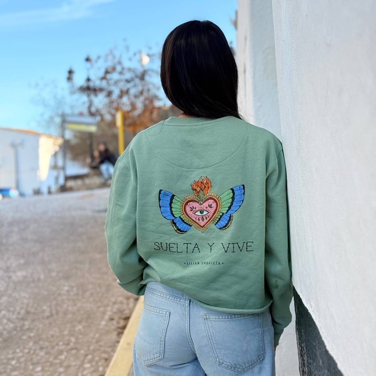 sudadera cropped top verde suelta y vive